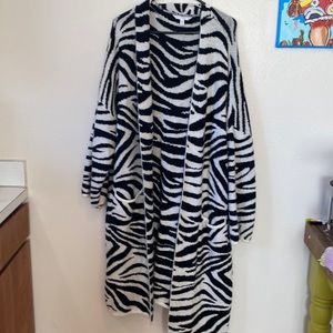 Super soft! Thick zebra print cardigan.